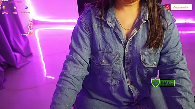 Snapshot of only_aleesha chatting on October 2025 05:46:02 PM only aleesha online show from October 2025 05:46:02 PM
