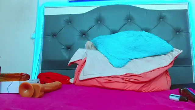 mia xx1 online show from December 2024 09:44:02 AM