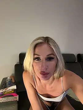 Snapshot of Liana_Lou chatting on December 2024 03:36:01 PM Liana Lou online show from December 2024 03:36:01 PM