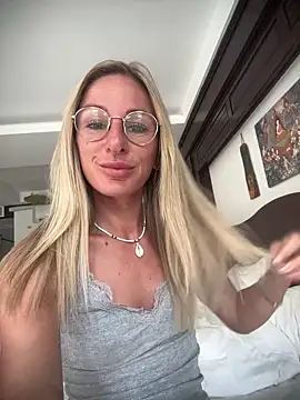 Snapshot of Liana_Lou chatting on April 2026 07:28:01 AM Liana Lou online show from April 2026 07:28:01 AM