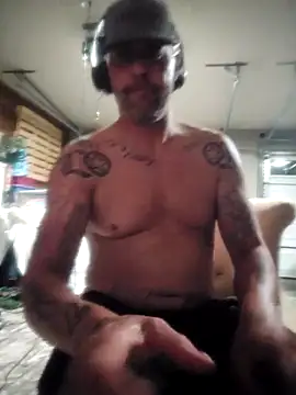 Snapshot of LongandEasy77 chatting on February 2026 07:07:02 AM LongandEasy77 online show from February 2026 07:07:02 AM