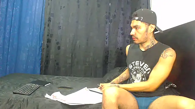 Snapshot of Hot_Sharks_ chatting on February 2026 11:36:01 AM Hot Sharks online show from February 2026 11:36:01 AM