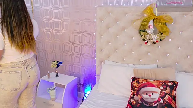 Sara Desire online show from November 2025 12:18:01 PM