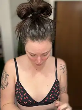 Snapshot of Blaze_Baby chatting on February 2026 02:10:01 PM Blaze Baby online show from February 2026 02:10:01 PM