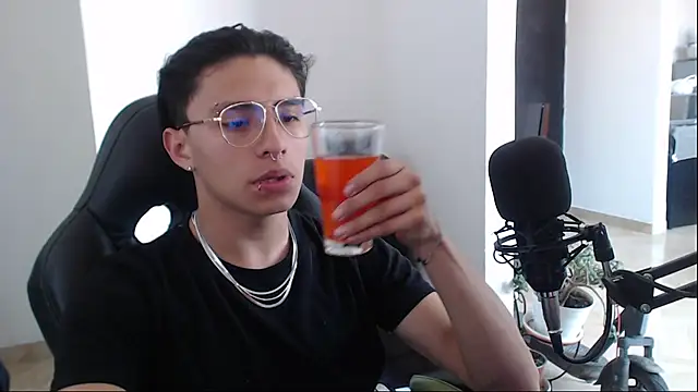 Snapshot of jay_dimarco2 chatting on December 2025 06:56:01 PM jay dimarco2 online show from December 2025 06:56:01 PM