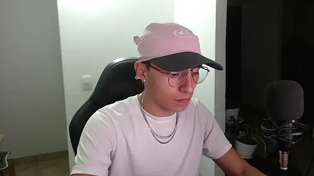 Snapshot of jay_dimarco2 chatting on December 2025 04:08:02 AM jay dimarco2 online show from December 2025 04:08:02 AM