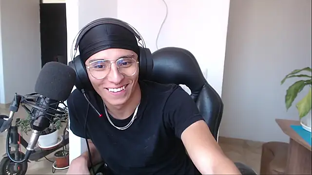 Snapshot of jay_dimarco2 chatting on February 2026 05:28:02 PM jay dimarco2 online show from February 2026 05:28:02 PM