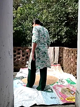 Snapshot of Hot-rubina chatting on October 2025 02:43:02 AM Hot-rubina online show from October 2025 02:43:02 AM