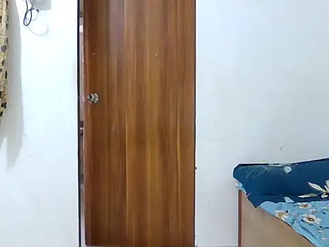 Snapshot of sparkling_queen chatting on January 2025 03:31:02 AM sparkling queen online show from January 2025 03:31:02 AM