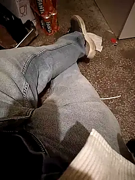 Snapshot of A_man_in_public chatting on October 2025 11:44:01 AM A man in public online show from October 2025 11:44:01 AM