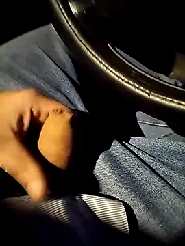 Snapshot of A_man_in_public chatting on October 2025 08:47:01 PM A man in public online show from October 2025 08:47:01 PM