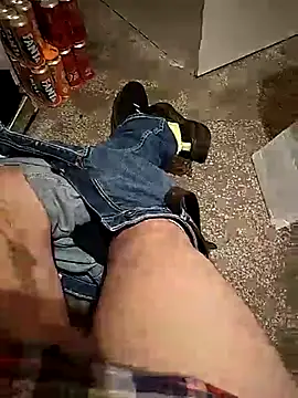 Snapshot of A_man_in_public chatting on November 2025 09:47:01 PM A man in public online show from November 2025 09:47:01 PM