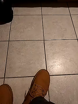 Snapshot of A_man_in_public chatting on January 2026 07:28:01 PM A man in public online show from January 2026 07:28:01 PM