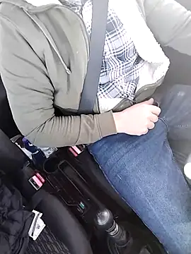 Snapshot of A_man_in_public chatting on January 2026 07:54:01 AM A man in public online show from January 2026 07:54:01 AM