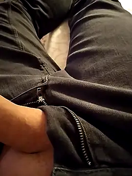 Snapshot of A_man_in_public chatting on February 2026 11:25:01 PM A man in public online show from February 2026 11:25:01 PM