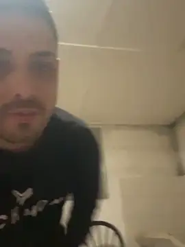 Snapshot of iltoscano95 chatting on April 2026 06:35:01 PM iltoscano95 online show from April 2026 06:35:01 PM