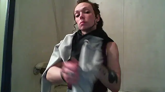 Snapshot of Genevieve143 chatting on February 2025 08:04:01 AM Genevieve143 online show from February 2025 08:04:01 AM