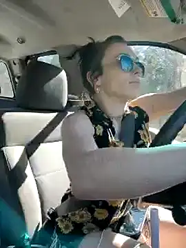 Snapshot of Genevieve143 chatting on March 2025 09:04:01 PM Genevieve143 online show from March 2025 09:04:01 PM