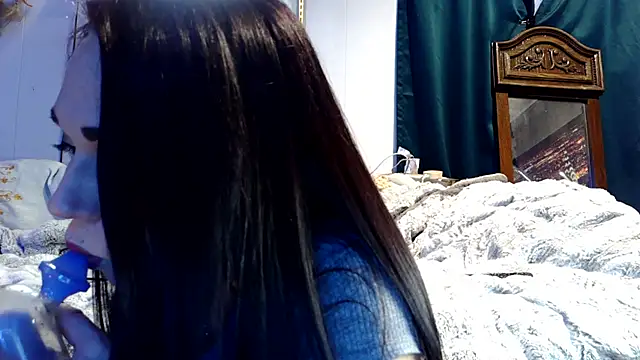 Snapshot of Genevieve143 chatting on December 2025 06:30:02 AM Genevieve143 online show from December 2025 06:30:02 AM