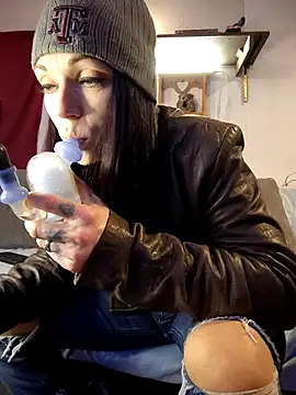 Snapshot of Genevieve143 chatting on December 2025 05:05:01 AM Genevieve143 online show from December 2025 05:05:01 AM