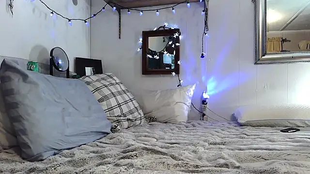 Snapshot of Genevieve143 chatting on December 2025 08:04:02 PM Genevieve143 online show from December 2025 08:04:02 PM