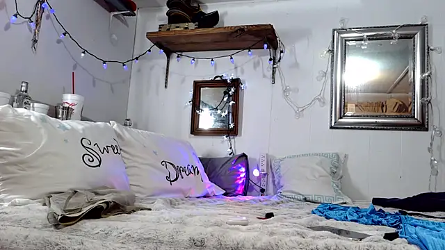 Snapshot of Genevieve143 chatting on January 2026 11:51:02 PM Genevieve143 online show from January 2026 11:51:02 PM