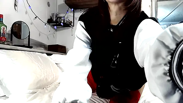 Genevieve143 online show from April 2026 09:30:02 PM