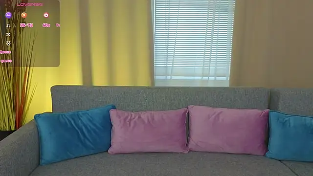 MilaDreamer online show from October 2025 01:07:01 PM