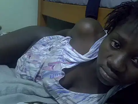 Snapshot of Petite_rider chatting on October 2025 09:36:01 PM Petite rider online show from October 2025 09:36:01 PM