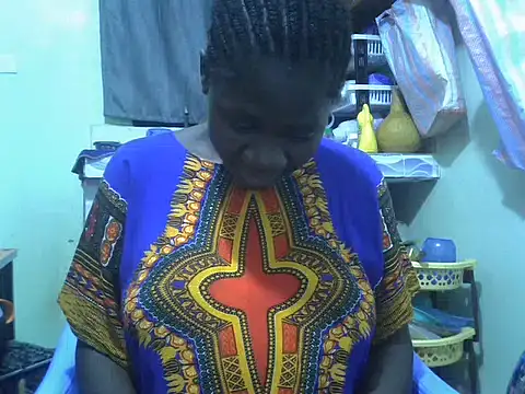 Snapshot of Petite_rider chatting on November 2025 04:28:02 PM Petite rider online show from November 2025 04:28:02 PM