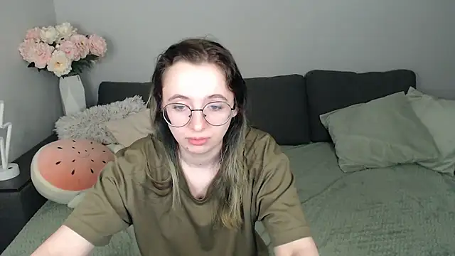 Mini Diva online show from October 2025 08:31:02 AM