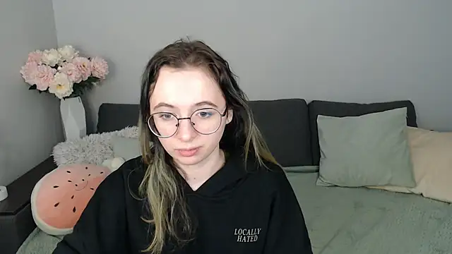 Mini Diva online show from October 2025 09:11:01 AM