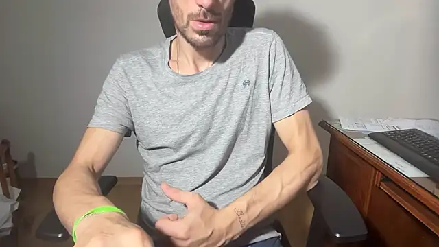 Snapshot of nicolaaaaas chatting on March 2026 10:43:02 AM nicolaaaaas online show from March 2026 10:43:02 AM