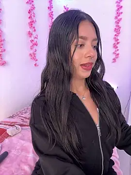 Snapshot of AliceJovovich chatting on December 2024 11:55:01 AM AliceJovovich online show from December 2024 11:55:01 AM