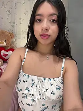 Snapshot of AliceJovovich chatting on January 2025 10:40:02 AM AliceJovovich online show from January 2025 10:40:02 AM