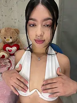 Snapshot of AliceJovovich chatting on January 2025 10:54:01 AM AliceJovovich online show from January 2025 10:54:01 AM