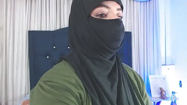 Snapshot of Uzra_hayed chatting on January 2025 10:46:02 PM Uzra hayed online show from January 2025 10:46:02 PM