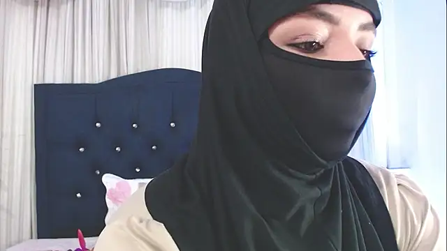 Snapshot of Uzra_hayed chatting on February 2025 07:38:01 PM Uzra hayed online show from February 2025 07:38:01 PM