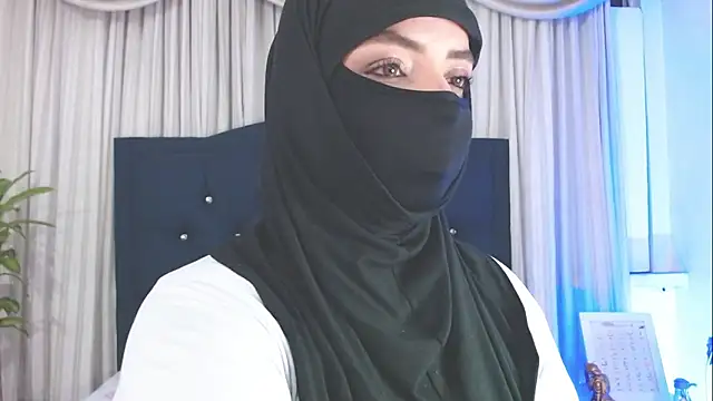 Snapshot of Uzra_hayed chatting on February 2025 10:39:02 PM Uzra hayed online show from February 2025 10:39:02 PM