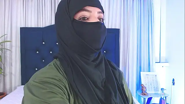 Snapshot of Uzra_hayed chatting on March 2025 10:21:02 PM Uzra hayed online show from March 2025 10:21:02 PM