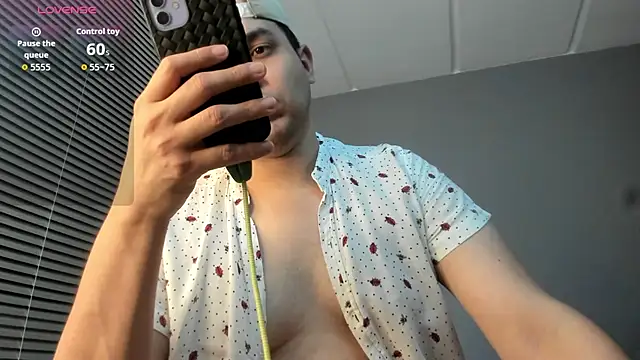 Latin boy surprisee online show from June 2026 12:43:02 AM