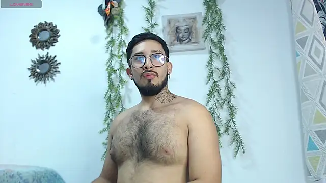 Snapshot of Tyson_BearX chatting on December 2024 09:06:02 PM Tyson BearX online show from December 2024 09:06:02 PM