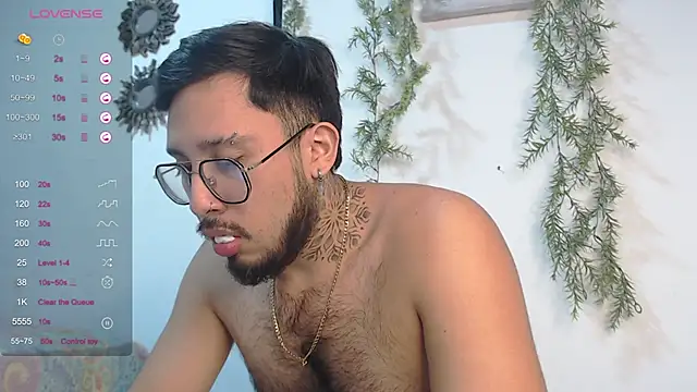 Snapshot of Tyson_BearX chatting on January 2025 09:03:01 PM Tyson BearX online show from January 2025 09:03:01 PM