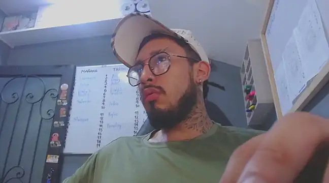 Snapshot of Tyson_BearX chatting on January 2025 09:31:01 PM Tyson BearX online show from January 2025 09:31:01 PM