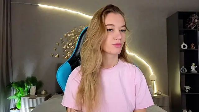 Snapshot of BBabyShark chatting on December 2024 01:18:01 AM BBabyShark online show from December 2024 01:18:01 AM