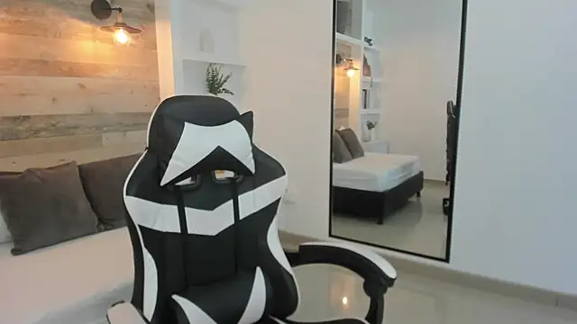 zoe danae  online show from February 2026 12:27:01 PM