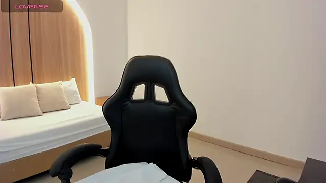 zoe danae  online show from April 2026 01:12:02 PM