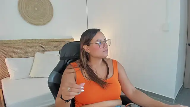 zoe danae  online show from July 2026 12:23:01 PM