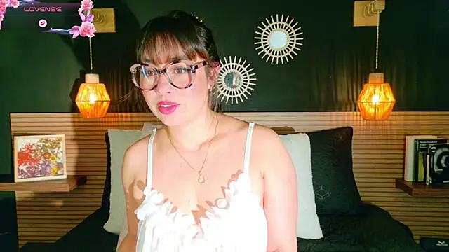 Snapshot of AnnaVictoria__ chatting on May 2026 04:58:02 PM AnnaVictoria online show from May 2026 04:58:02 PM