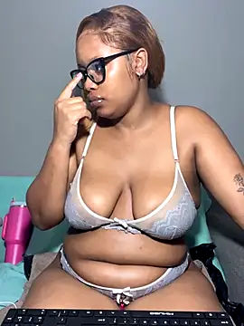 Snapshot of MimiCurves chatting on November 2025 08:30:01 PM MimiCurves online show from November 2025 08:30:01 PM